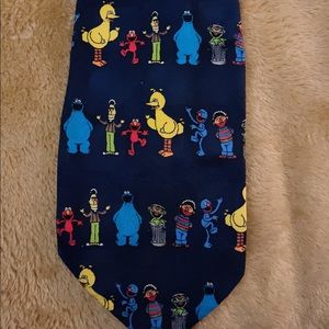 Men’s tie with seasons street character print